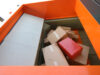 Abfallpresscontainer Ansicht mit Kartons
