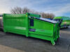 Abfallpresscontainer in grün draußen